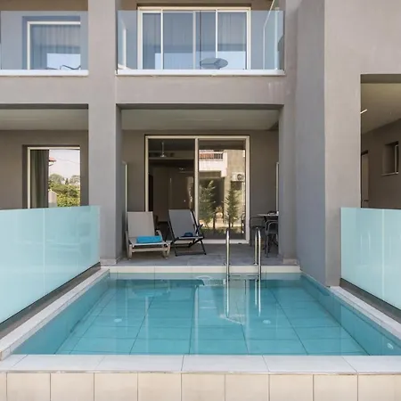 Acharavi Hotel 4*
