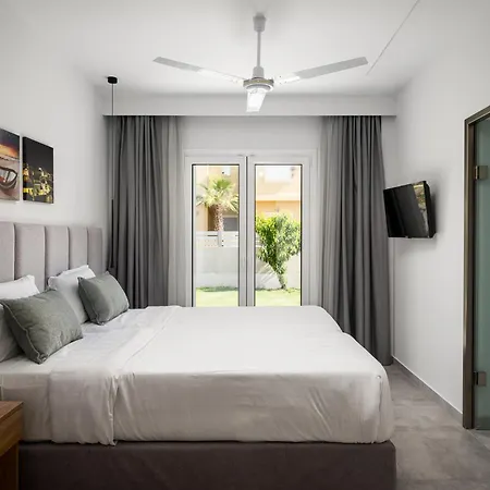 Acharavi Hotell