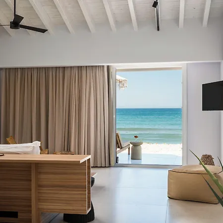 Acharavi Hotell 4*