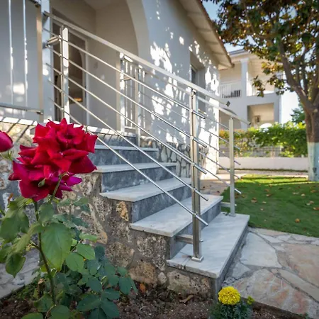 Hotel Acharavi 4*